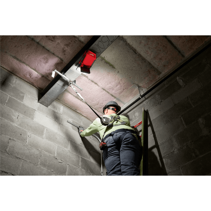 FOCO LED CON PINZA M18 ROVER 2000 LUM MILWAUKEE 2358-2011