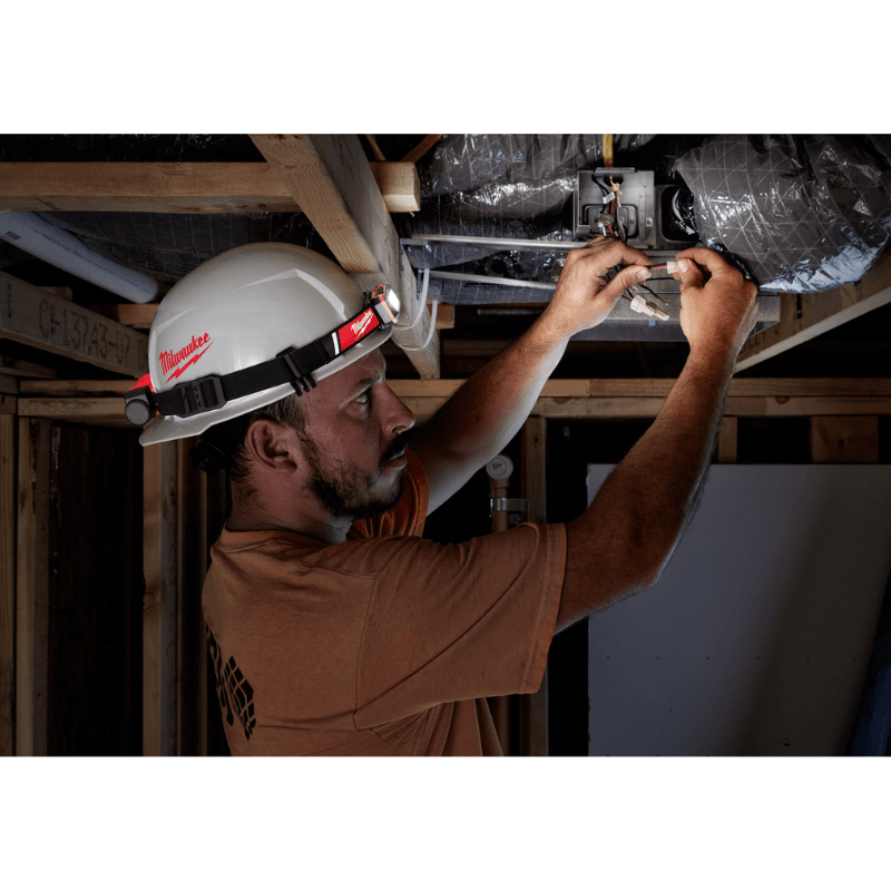 LINTERNA PARA CABEZA DE PERFIL BAJO USB DE 600 L MILWAUKEE 2115-217