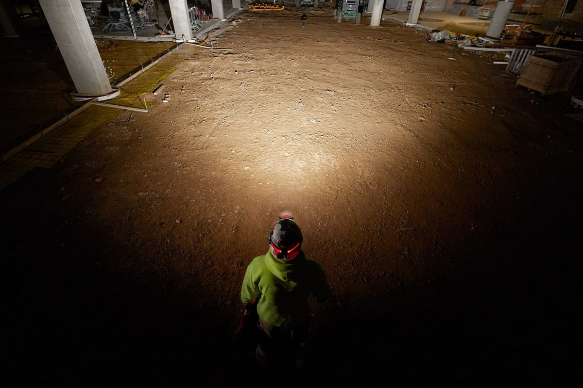 LINTERNA DE CASCO RECARGABLE LED MILWAUKEE 2116-216