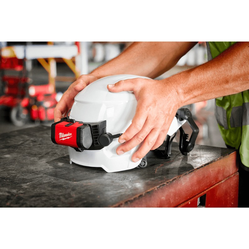 LINTERNA PARA CASCO 600L USB MILWAUKEE 2118-216