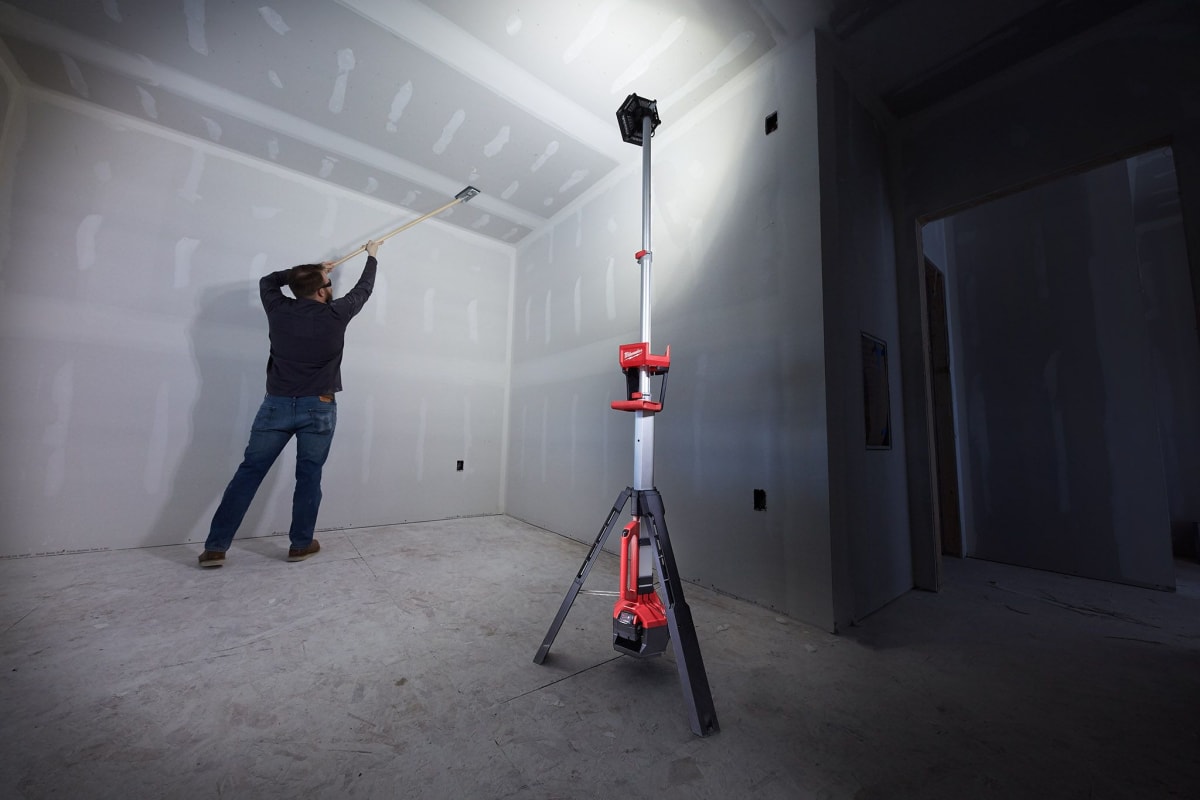 FOCO LED TRIPODE INALAMBRICO MILWAUKEE DUAL 2131-207