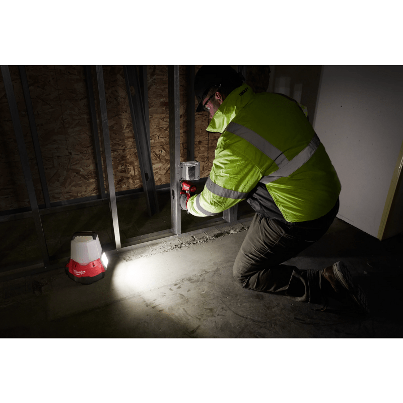 LÁMPARA COMPACTA M18 MILWAUKEE 2144-205