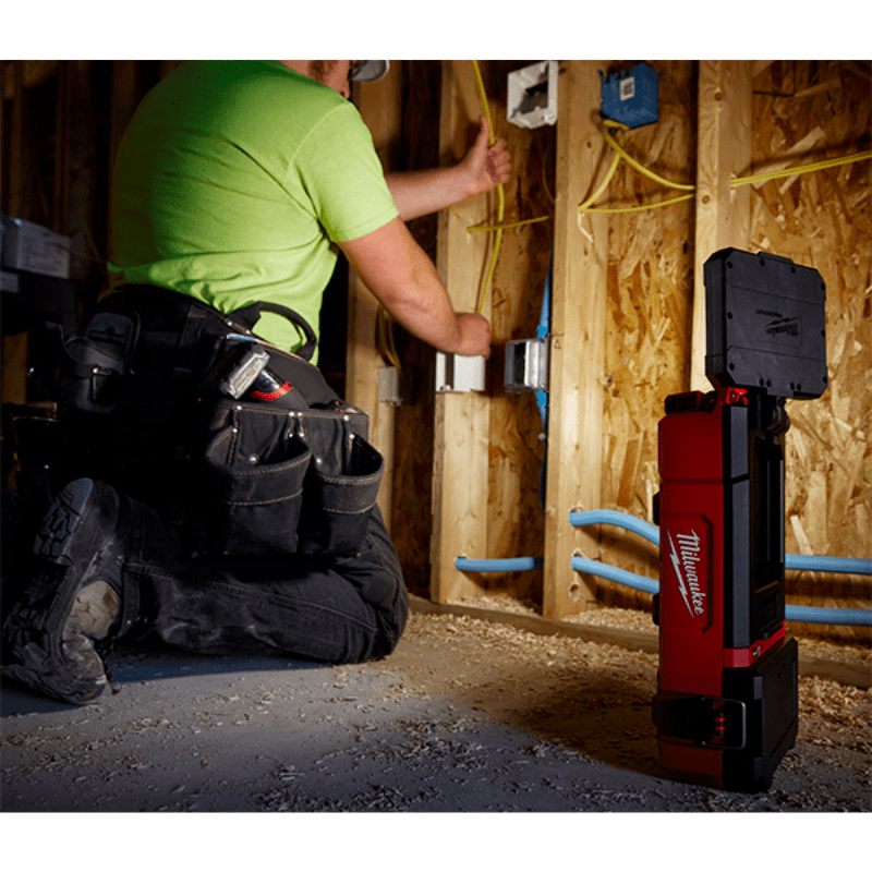 REFLECTOR PACKOUT CON CARGA USB M12 MILWAUKEE 2356-20 7