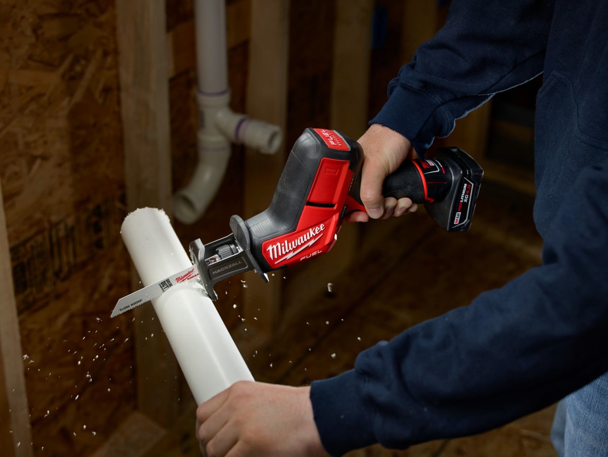 KIT SIERRA SABLE M12 + BATERIA MILWAUKEE 2520-21XC5