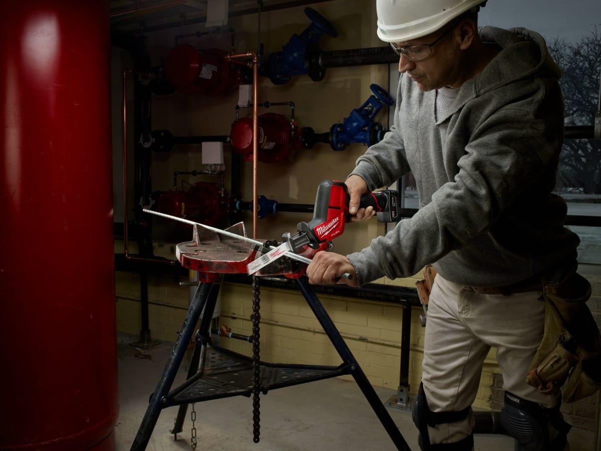 KIT SIERRA SABLE M12 + BATERIA MILWAUKEE 2520-21XC6