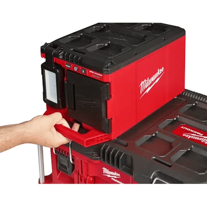 LUZ/CARGADOR M18 PACKOUT MILWAUKEE 2357-205
