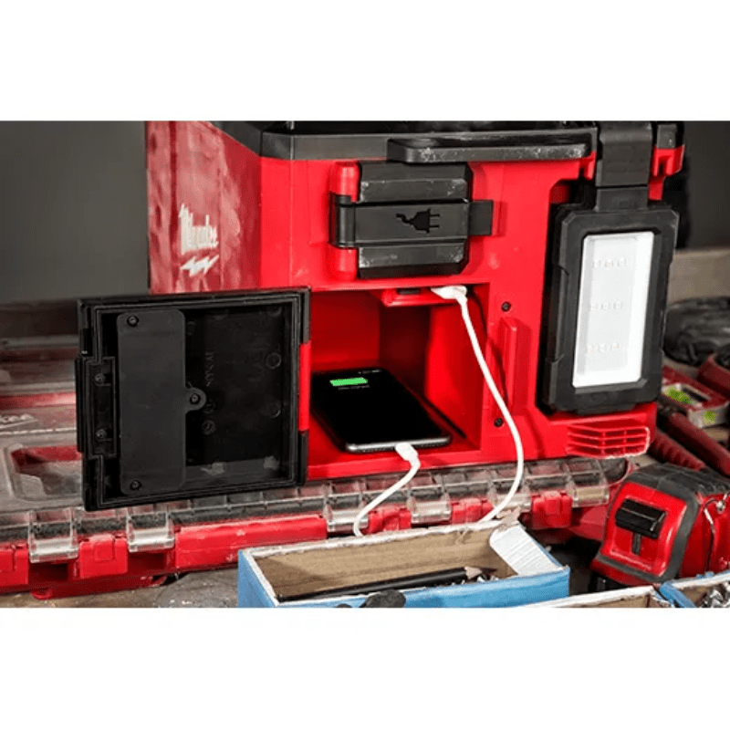 LUZ/CARGADOR M18 PACKOUT MILWAUKEE 2357-208
