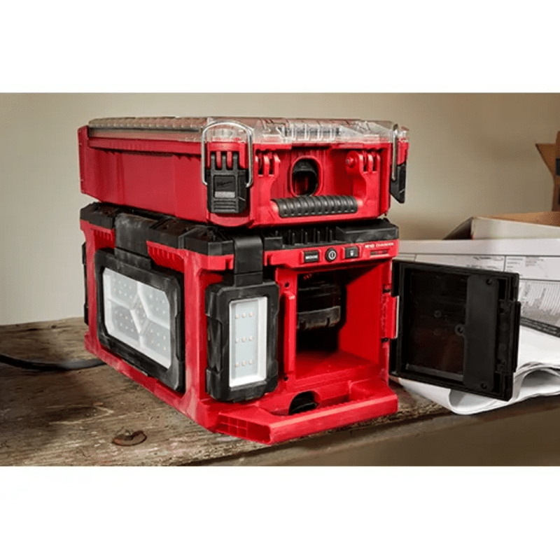LUZ/CARGADOR M18 PACKOUT MILWAUKEE 2357-209
