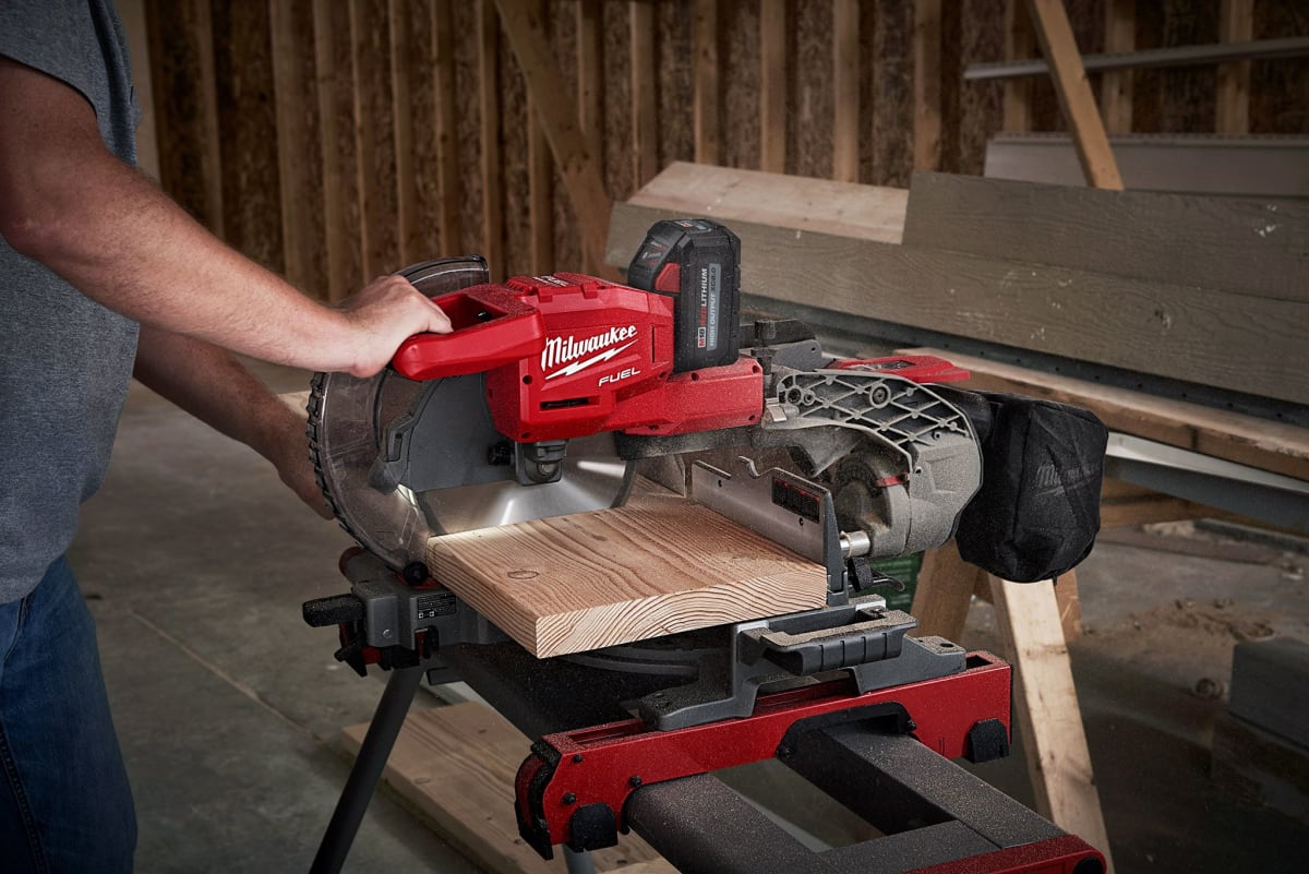 SIERRA INGLETEADORA M18 FUEL MILWAUKEE 2734-215
