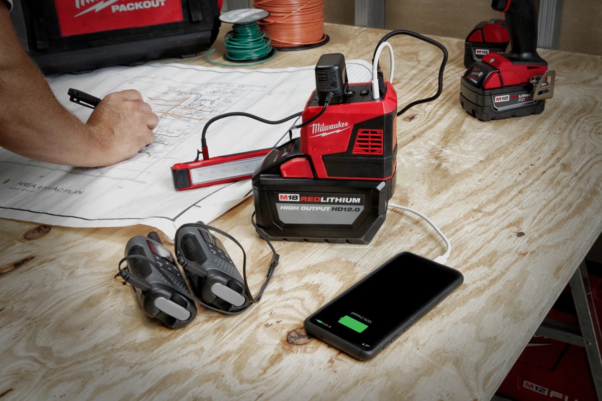 BATERIA 5.0 AH + ACC CARGA USB MILWAUKEE 2846-504