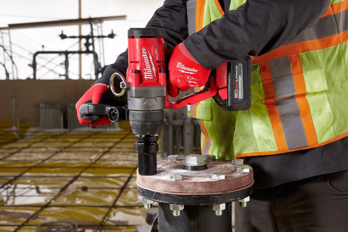 LLAVE IMPACTO DE ALTO TORQUE + 2 BAT MILWAUKEE 2867-2597