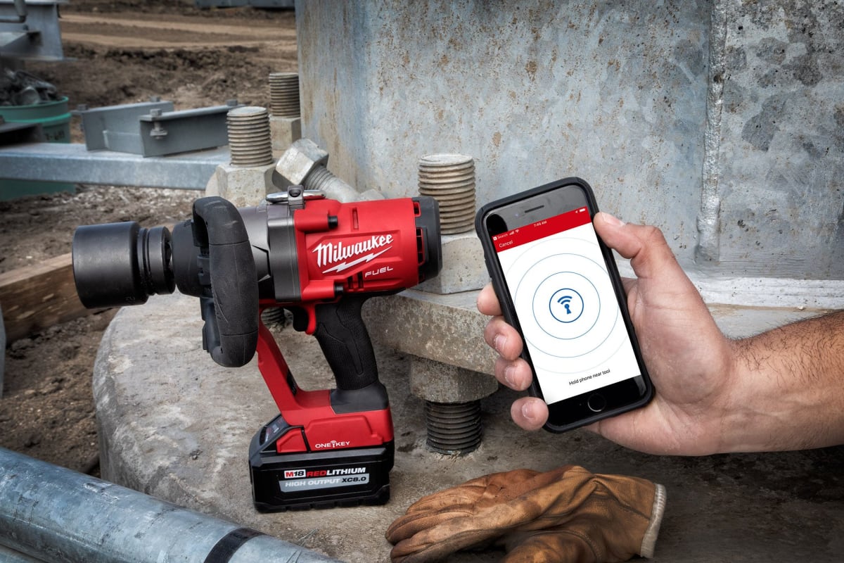 LLAVE IMPACTO DE ALTO TORQUE + 2 BAT MILWAUKEE 2867-2596
