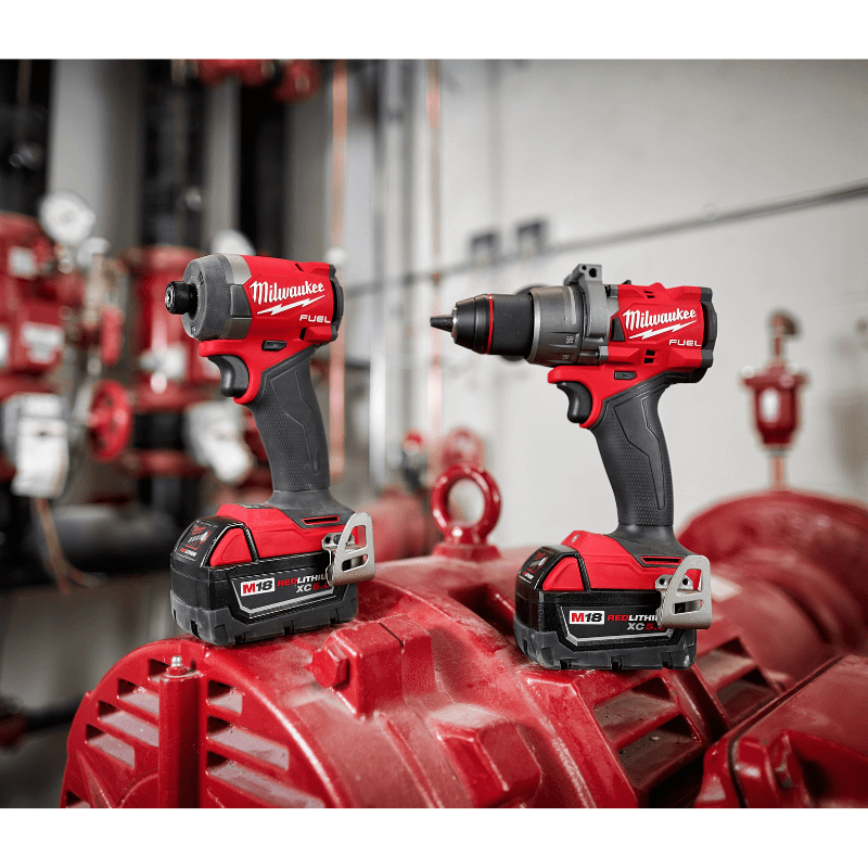 KIT TALADRO Y DESATORNILLADOR M18 MILWAUKEE 3697-2596
