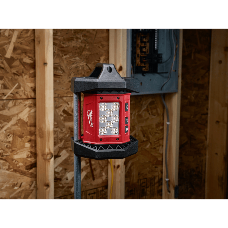 FOCO LED M18 ROVER 1300 LÚMENES MILWAUKEE 2361-203