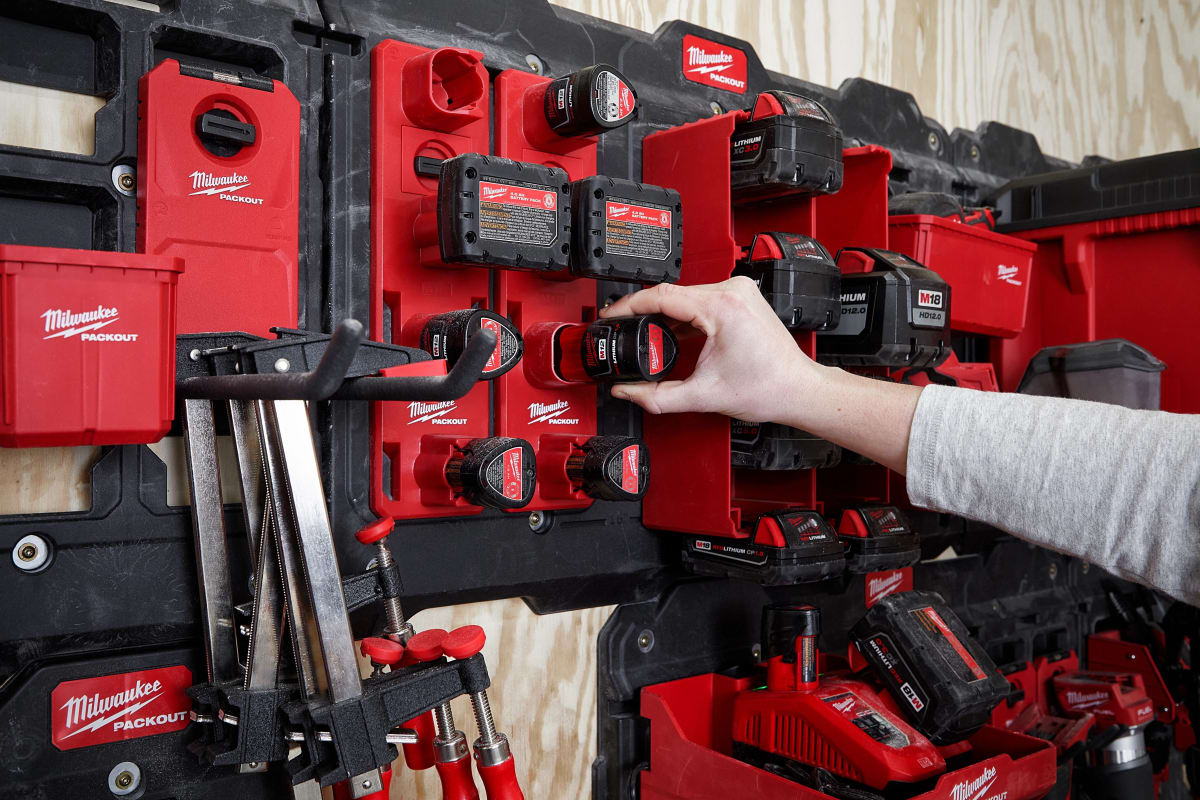 ESTANTE DE BATERÍA M12 PACKOUT MILWAUKEE 48-22-83384