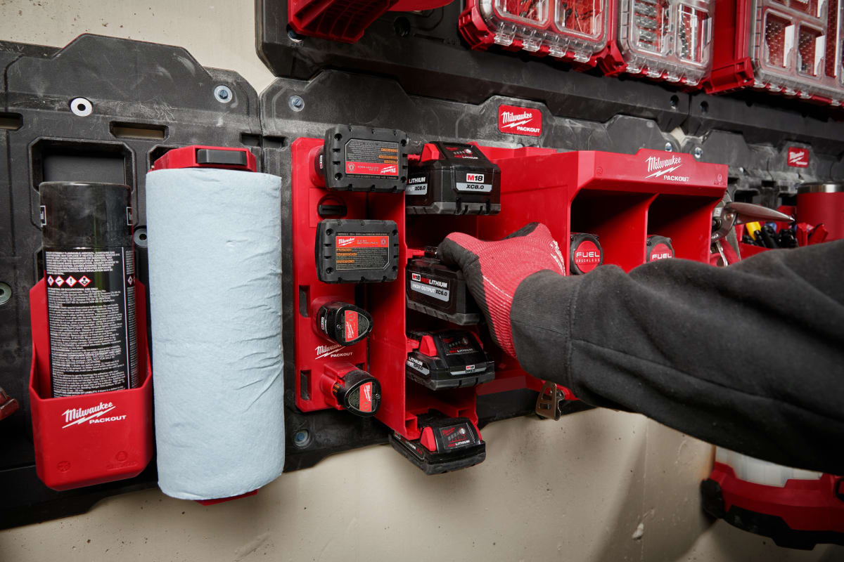 ESTANTE DE BATERÍA M18 PACKOUT MILWAUKEE  48-22-83396