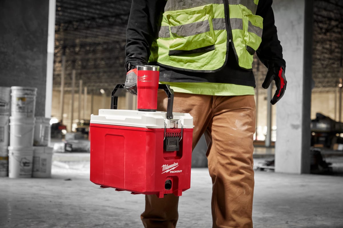 VASO 20 OZ PACKOUT ROJO MILWAUKEE 48-22-8392R6