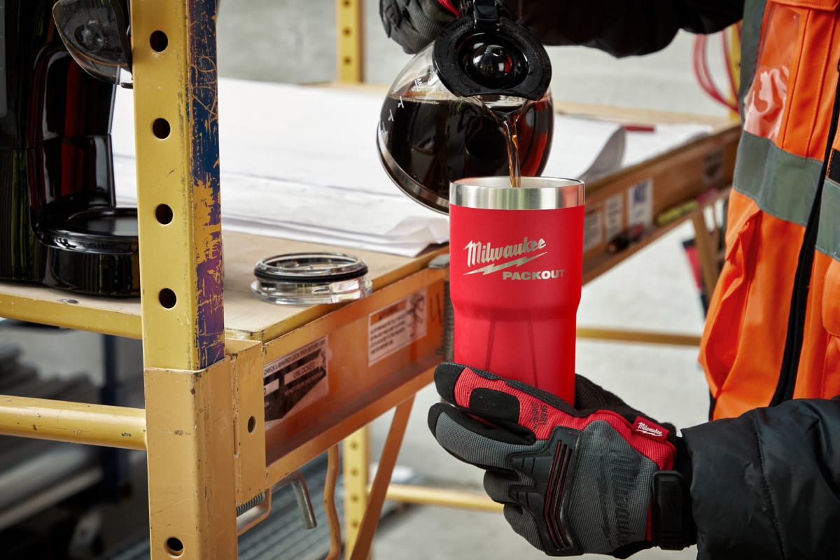 VASO 20 OZ PACKOUT ROJO MILWAUKEE 48-22-8392R8