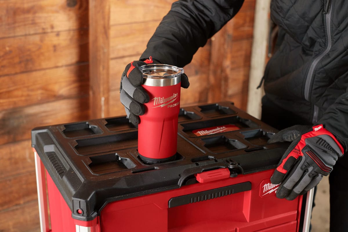 VASO 20 OZ PACKOUT ROJO MILWAUKEE 48-22-8392R7