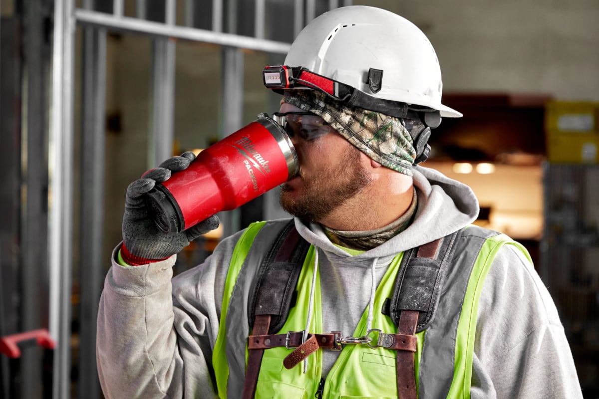 VASO 30 OZ PACKOUT ROJO MILWAUKEE 48-22-8393R6