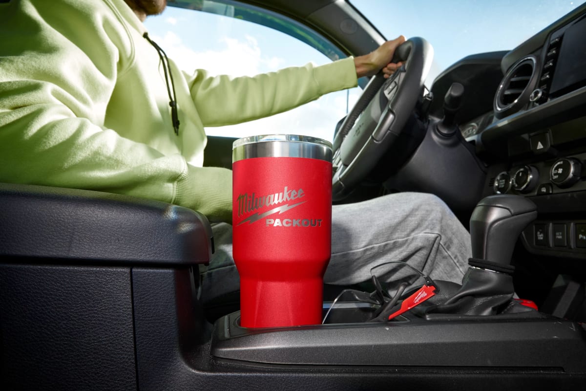 VASO 30 OZ PACKOUT ROJO MILWAUKEE 48-22-8393R7