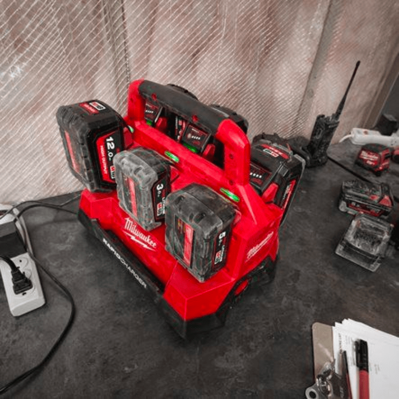CARGADOR RAPIDO CON 6 BAHIAS M18 MILWAUKEE 48-59-18098