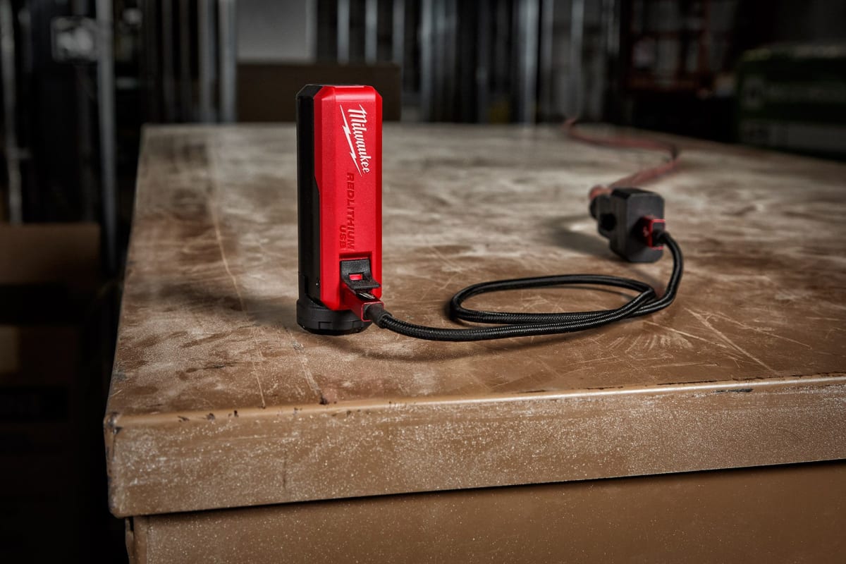 CARGADOR USB PORTATIL MILWAUKEE 48-59-20137