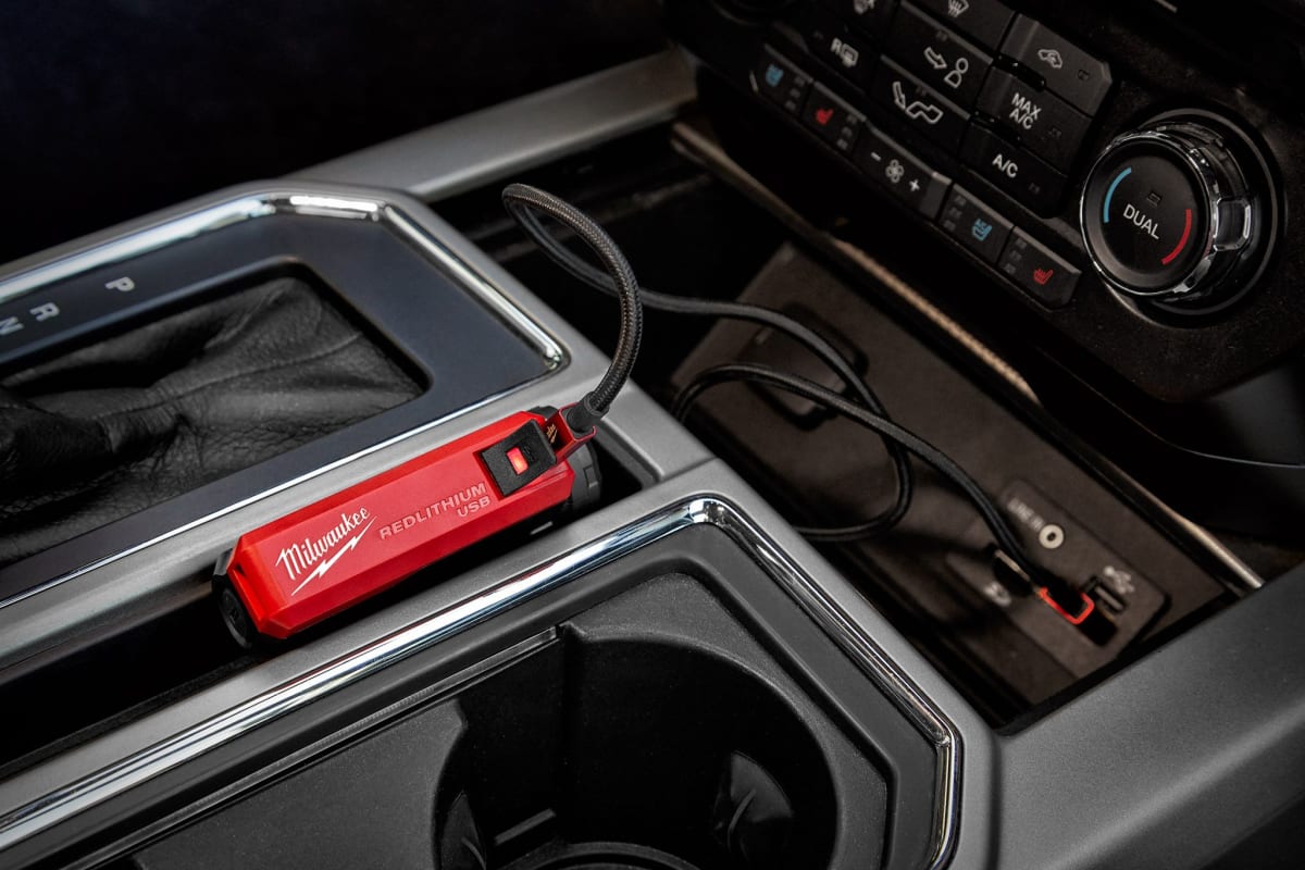CARGADOR USB PORTATIL MILWAUKEE 48-59-20138