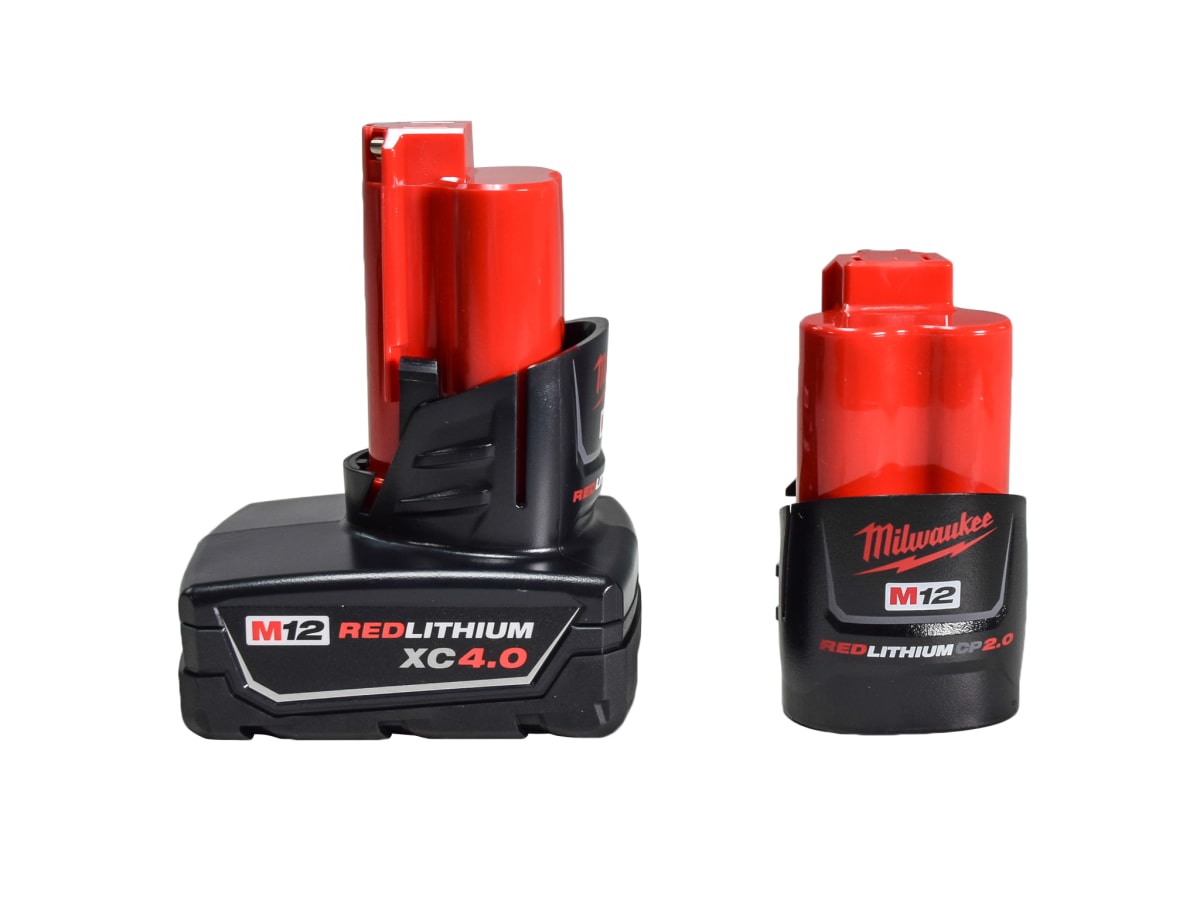 KIT CARGADOR BATERIAS 2 Y 4 AH MILWAUKEE 48-59-24242