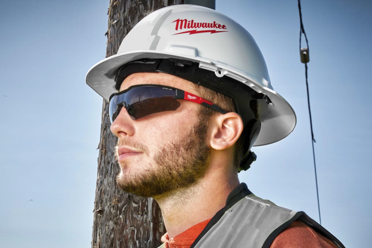GAFAS DE SEGURIDAD OSCURAS MILWAUKEE 48-73-20167