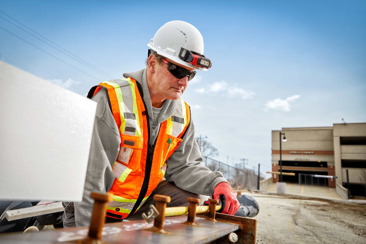 GAFAS DE SEGURIDAD OSCURAS MILWAUKEE 48-73-20166