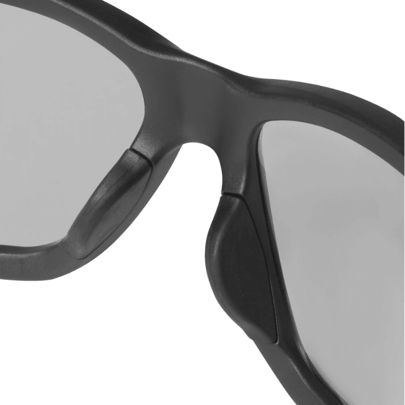 GAFAS DE SEGURIDAD OSCURAS ALTO RENDIMIENTO MILWAUKEE 48-73-21254