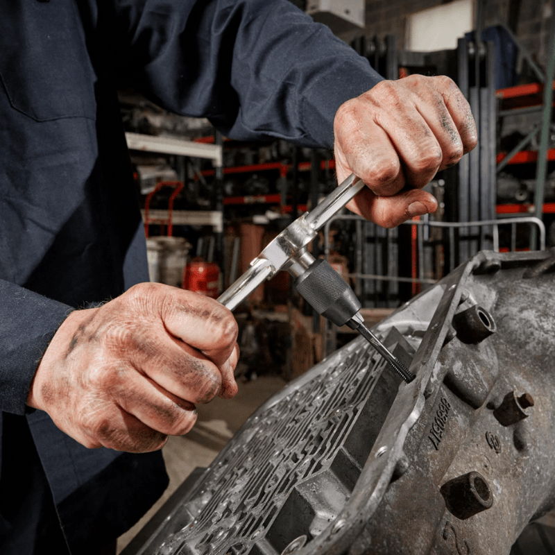 KIT 15 PCS DE MACHOS DE ROSCAR Y TROQUELES SAE MILWAUKEE 49-22-56025