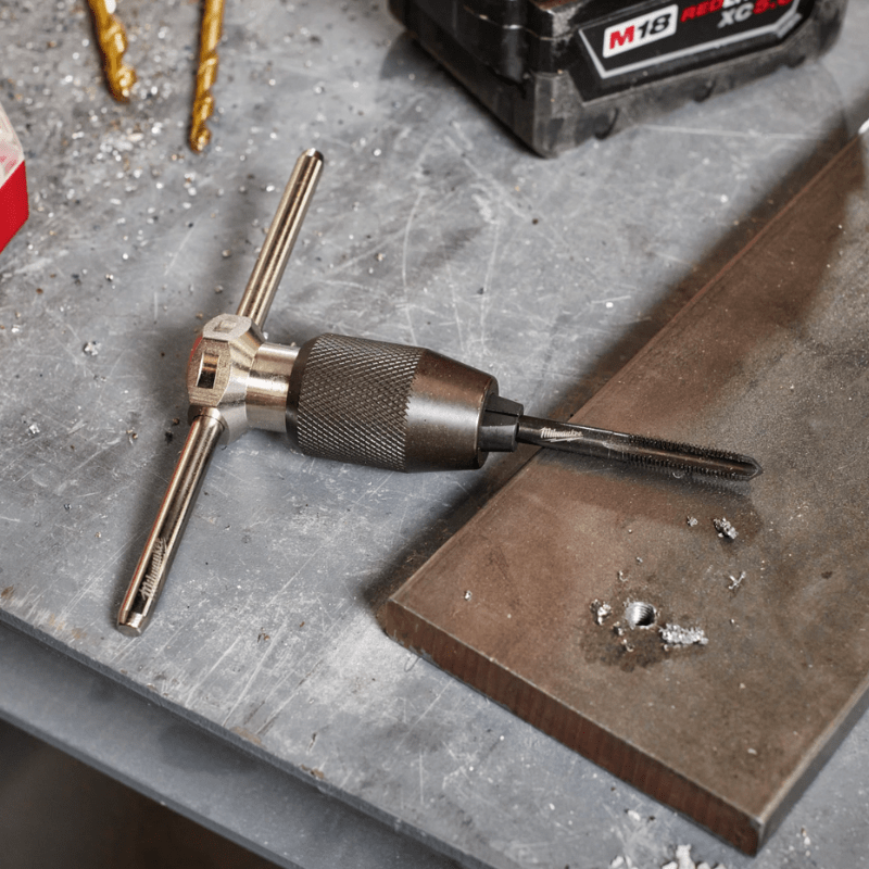 KIT 15 PCS DE MACHOS DE ROSCAR Y TROQUELES SAE MILWAUKEE 49-22-56026