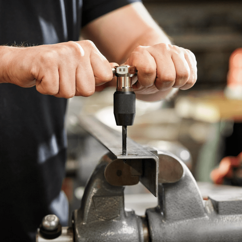 KIT 15 PCS DE MACHOS DE ROSCAR Y TROQUELES SAE MILWAUKEE 49-22-56028