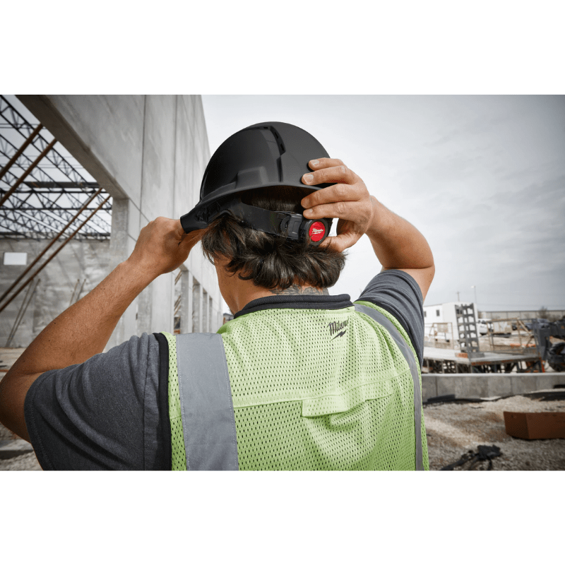 CASCO DE SEGURIDAD CON VENTILACION BOLT NEGRO MILWAUKEE 48-73-12105