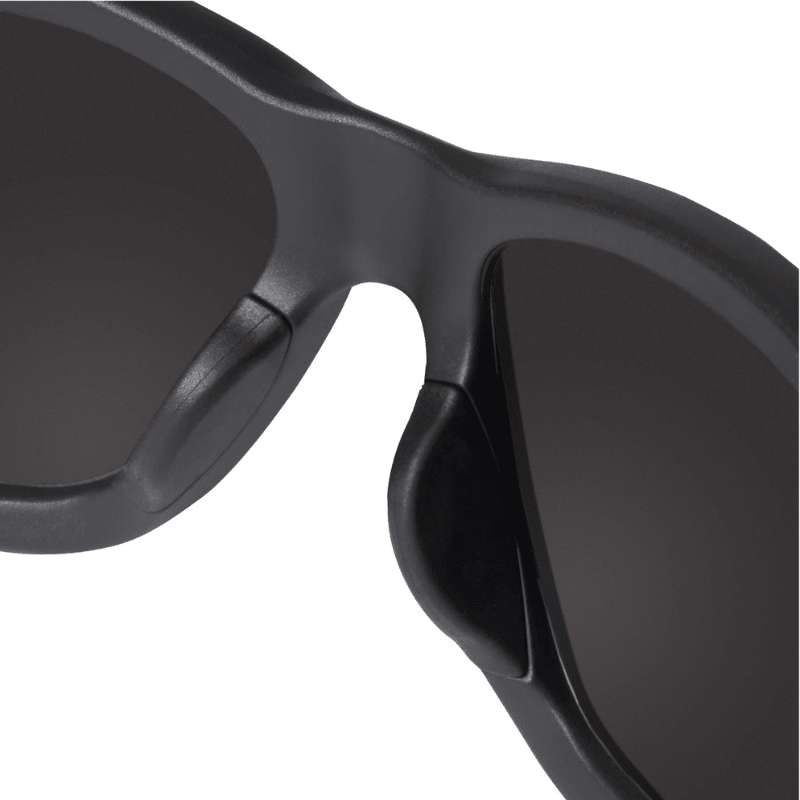 GAFAS DE SEGURIDAD OSCURAS MILWAUKEE 48-73-20255