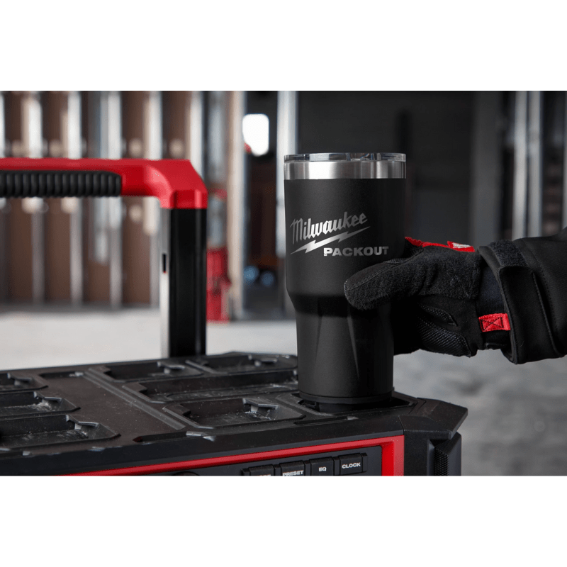 VASO 30 OZ PACKOUT NEGRO MILWAUKEE 48-22-8393B6