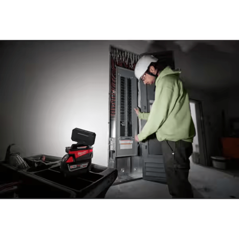 FOCO REFLECTOR PLEGABLE COMPACTO CON LINTERNA DE BOLSILLO M18 MILWAUKEE 2359-21PEN6