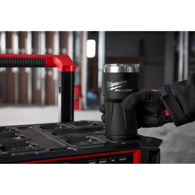 VASO 20 OZ PACKOUT NEGRO MILWAUKEE 48-22-8392B6