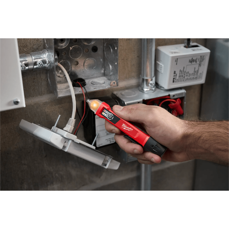 DETECTOR DE VOLTAJE DE DOBLE RANGO CON LED MILWAUKEE 3208-206