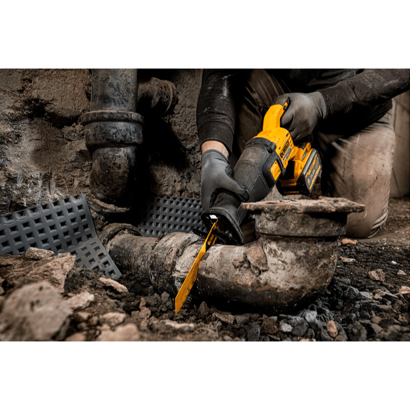 KIT SIERRA SABLE + 2 BATERIAS 6 AH 60V DEWALT DCS389T26