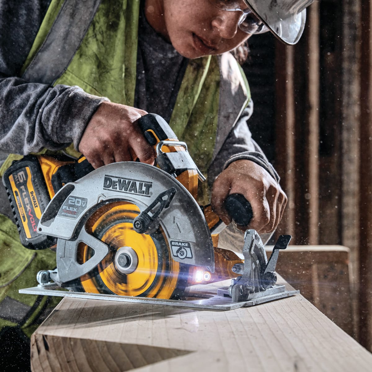 SIERRA CIRCULAR DEWALT FLEXVOLT DCS573B | TODOTALLER - Insumos Industriales