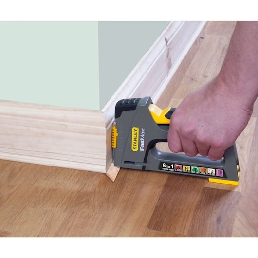 ENGRAPADORA Y CLAVADORA 6 EN 1 STANLEY FMHT6-708686
