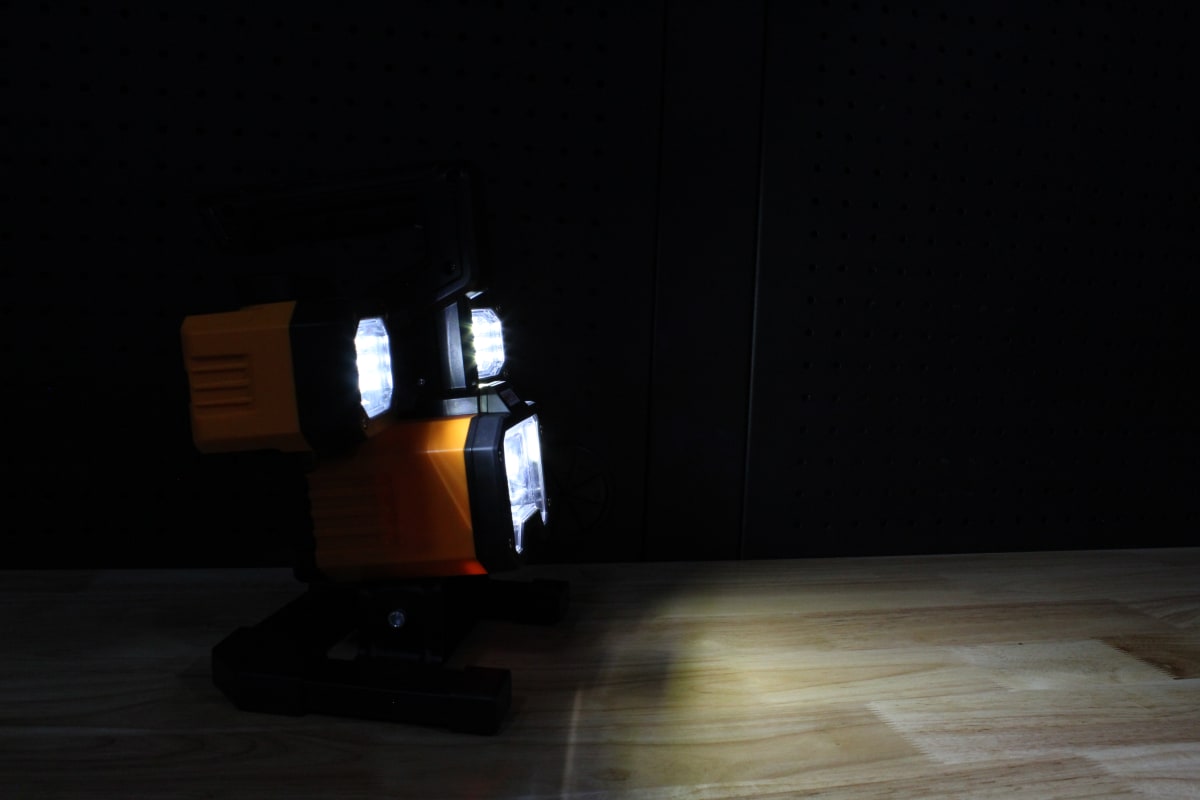 LUZ DE TRABAJO LED 3 FOCOS 2000 LUMENES ADVANTAGE PRO 160021511