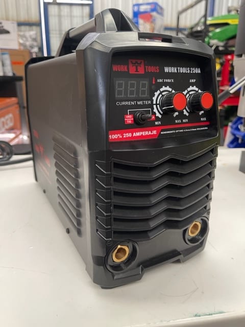 SOLDADORA ELECTRONICA 250A WORK TOOLS 0