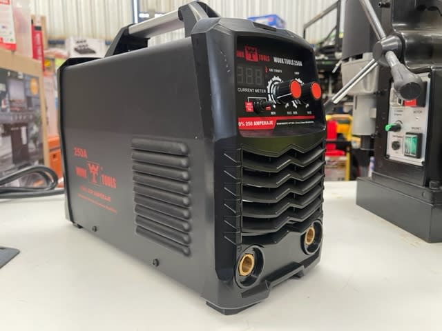 SOLDADORA ELECTRONICA 250A WORK TOOLS2