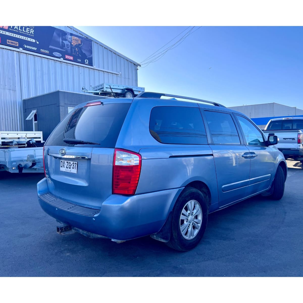 KIA GRAND CARNIVAL LIMITED 2.2 DIESEL AT 20124