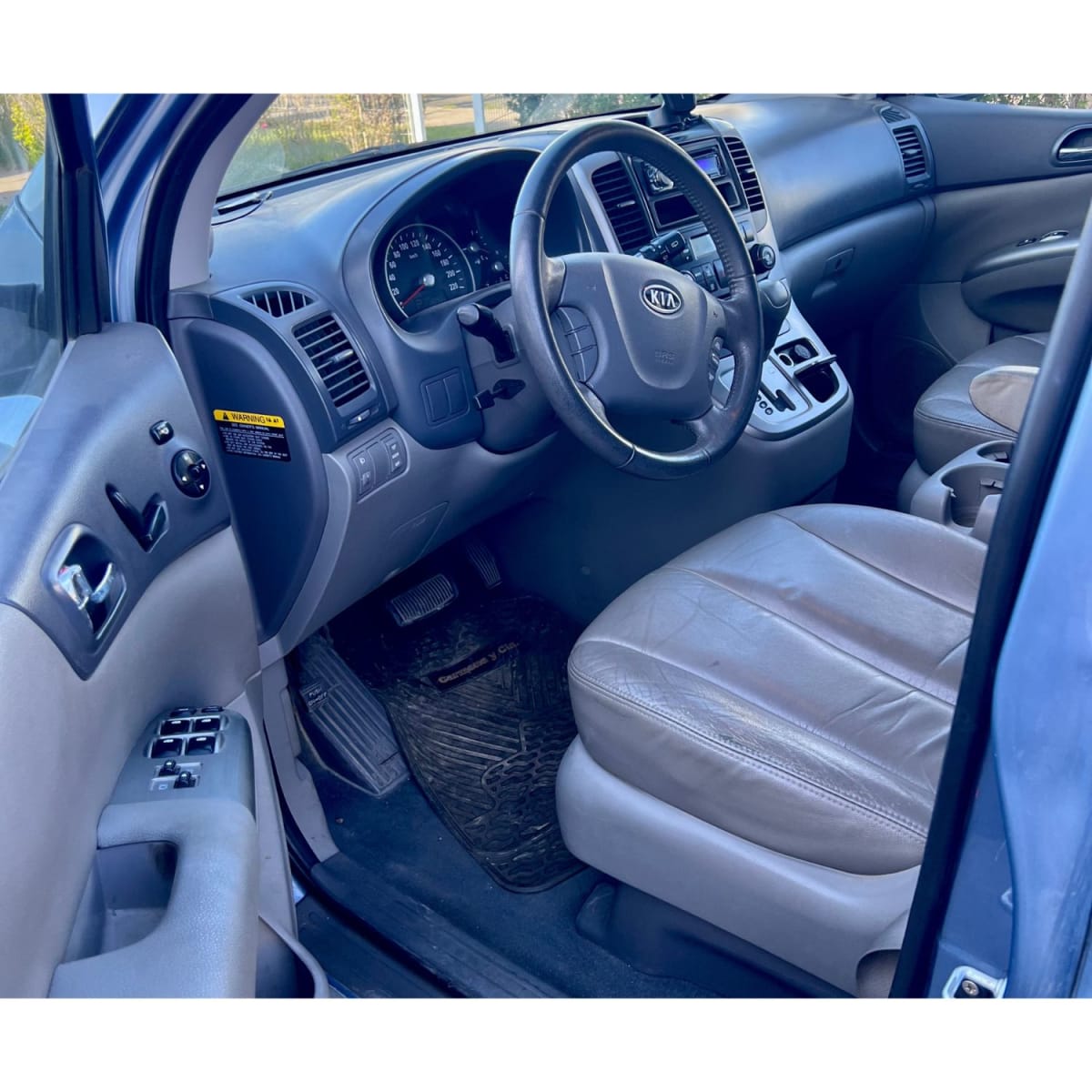 KIA GRAND CARNIVAL LIMITED 2.2 DIESEL AT 20122