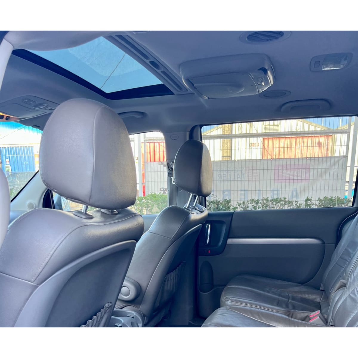 KIA GRAND CARNIVAL LIMITED 2.2 DIESEL AT 20123